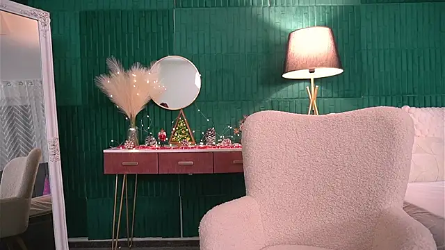 HaileyMoonn online show from December 2, 4:07 am