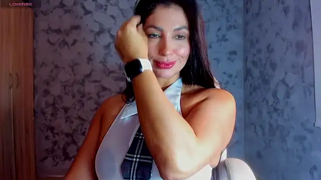 Snapshot of temptation_sweet chatting on March 8, 2:45 am temptation sweet online show from March 8, 2:45 am