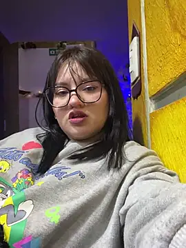 dannarossy  online show from December 19, 7:29 am