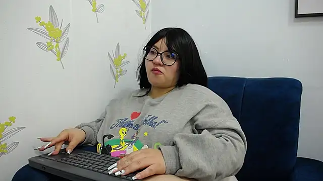 dannarossy  online show from March 13, 2:12 pm