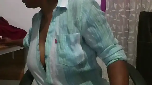 angelsilvia online show from November 21, 7:07 am