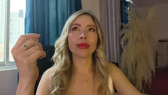 Ammy Castro online show from April 11, 9:30 pm