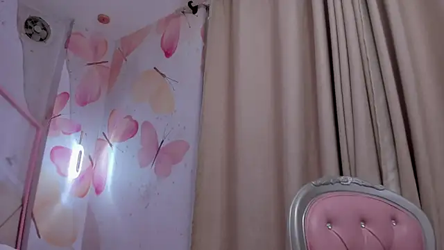 Snapshot of Arianna_bigboobs_ chatting on February 10, 2:26 pm Arianna bigboobs online show from February 10, 2:26 pm