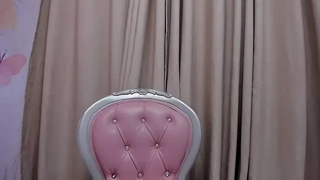 Snapshot of Arianna_bigboobs_ chatting on February 14, 11:21 am Arianna bigboobs online show from February 14, 11:21 am