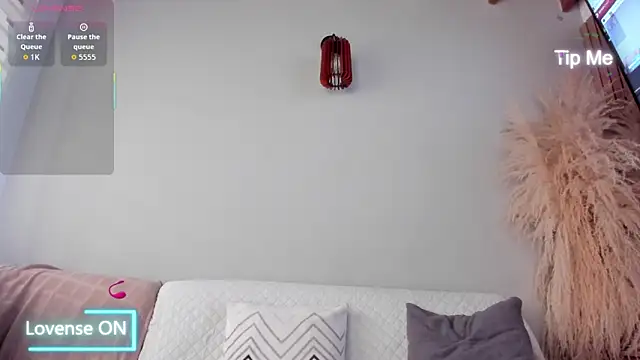 neo dimou  online show from November 15, 11:40 am