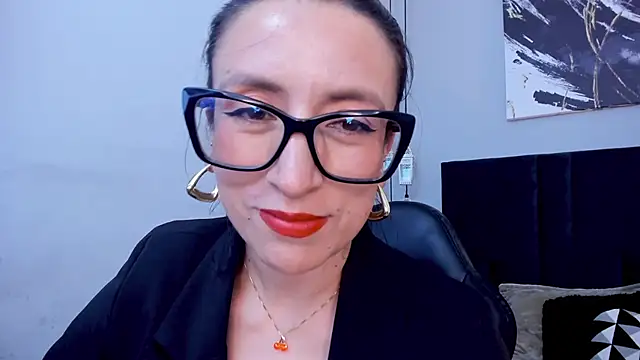 kira moon   online show from February 13, 9:33 pm