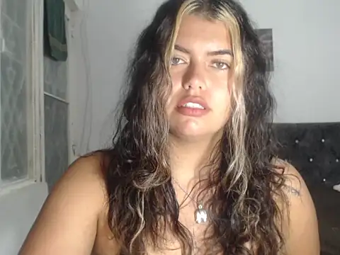 Snapshot of sweetkitty_16 chatting on October 2, 11:23 pm sweetkitty 16 online show from October 2, 11:23 pm