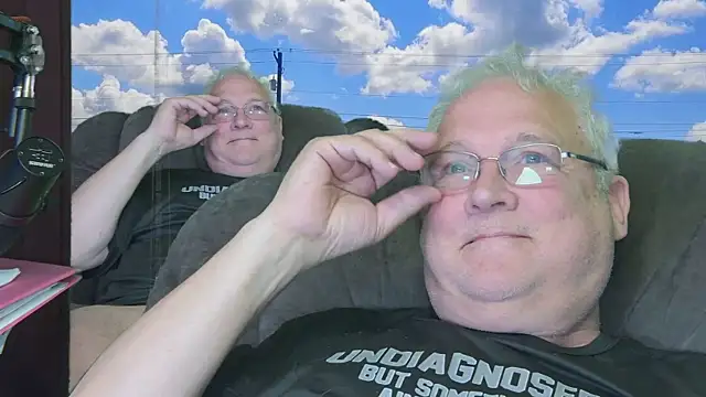 Snapshot of ButtCrackShowing-OOPS chatting on May 15, 3:02 am ButtCrackShowing-OOPS online show from May 15, 3:02 am