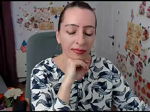 Snapshot of EvelynAngell chatting on September 16, 9:10 am EvelynAngell online show from September 16, 9:10 am