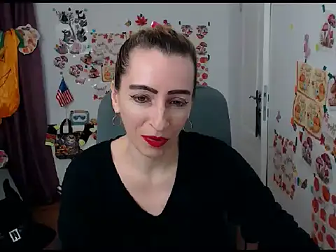 Snapshot of EvelynAngell chatting on October 7, 9:39 am EvelynAngell online show from October 7, 9:39 am