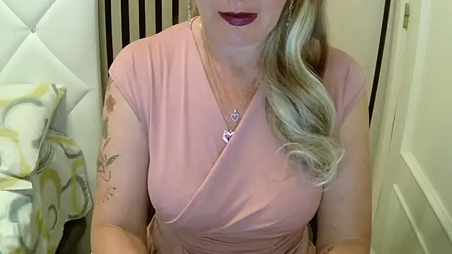 xxNoeliaxx online show from March 3, 8:20 am