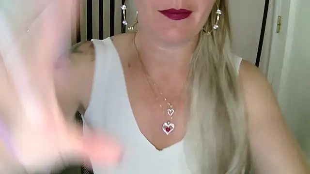 xxNoeliaxx online show from April 19, 7:18 am