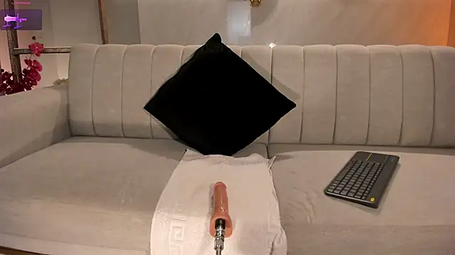 Snapshot of DominiqueVega chatting on January 10, 2:57 am DominiqueVega online show from January 10, 2:57 am