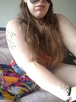 FrancaiseLynne online show from February 15, 8:44 am