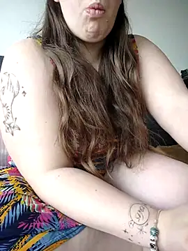 FrancaiseLynne online show from February 15, 3:39 pm