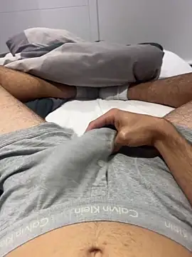 h0rnyguy001 online show from October 19, 9:37 pm