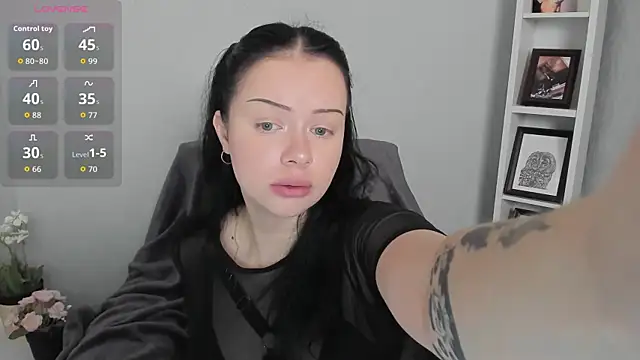Lori  Hell online show from June 7, 4:38 am