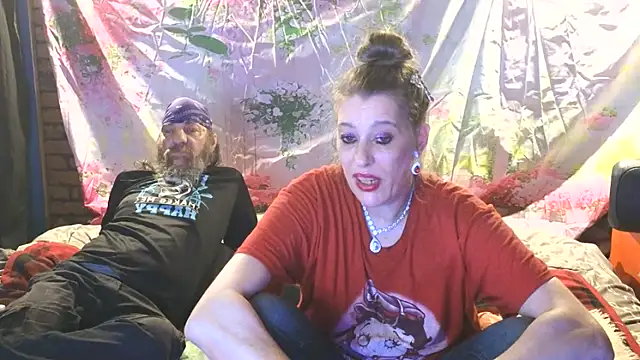 Snapshot of PropertyAndBiker chatting on April 23, 8:55 pm PropertyAndBiker online show from April 23, 8:55 pm
