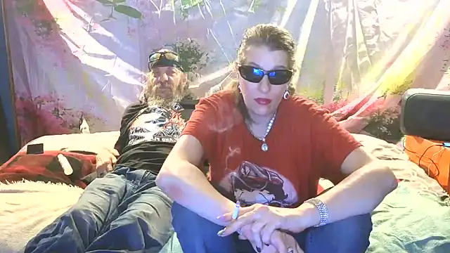 Snapshot of PropertyAndBiker chatting on May 21, 10:17 pm PropertyAndBiker online show from May 21, 10:17 pm
