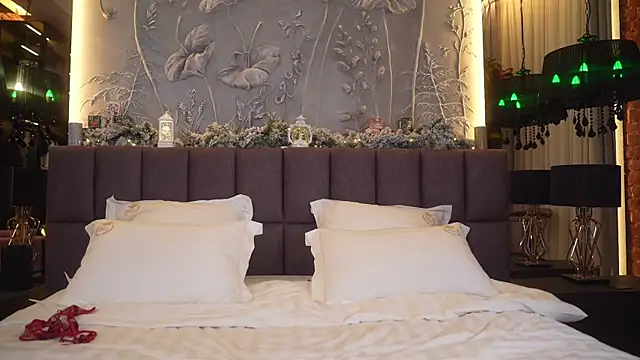 eva fashionista online show from December 24, 3:47 pm