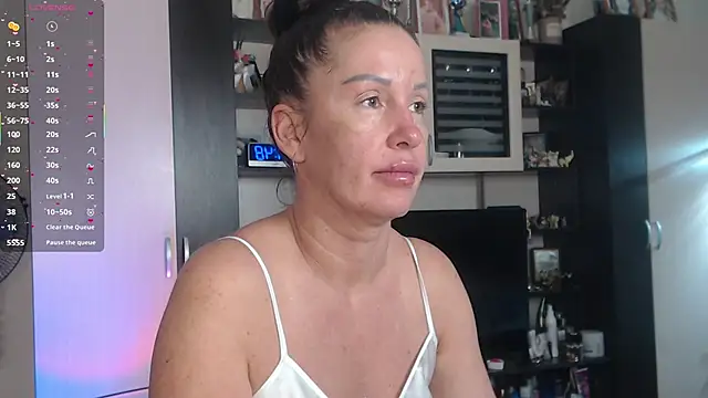 Snapshot of SheilaRyan chatting on November 28, 4:48 am SheilaRyan online show from November 28, 4:48 am