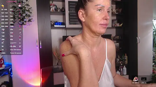 Snapshot of SheilaRyan chatting on December 21, 4:52 am SheilaRyan online show from December 21, 4:52 am