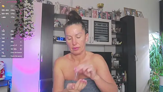 Snapshot of SheilaRyan chatting on January 15, 4:50 am SheilaRyan online show from January 15, 4:50 am