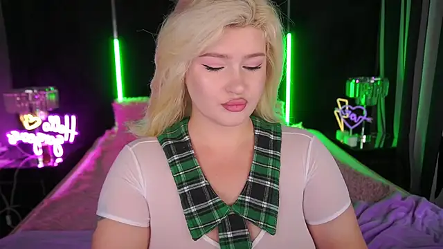 Snapshot of CocoSecretss chatting on October 18, 7:20 am CocoSecretss online show from October 18, 7:20 am