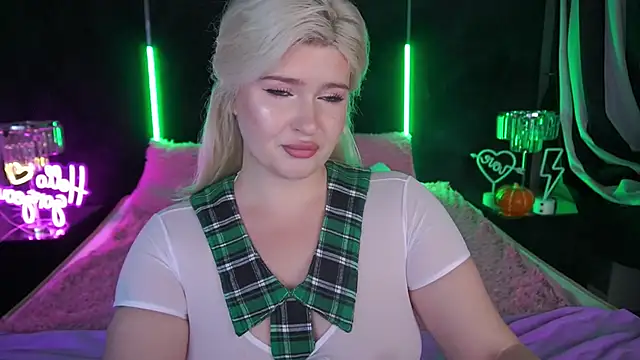 Snapshot of CocoSecretss chatting on November 13, 8:02 am CocoSecretss online show from November 13, 8:02 am