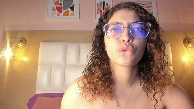 Snapshot of Dollar-girl chatting on December 27, 6:20 pm Dollar-girl online show from December 27, 6:20 pm