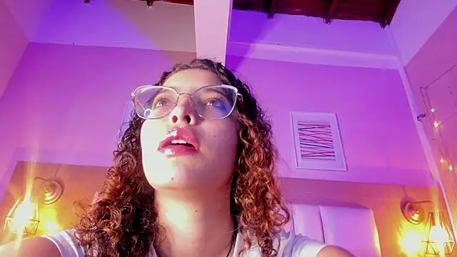 Snapshot of Dollar-girl chatting on January 8, 7:45 pm Dollar-girl online show from January 8, 7:45 pm