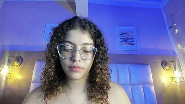 Snapshot of Dollar-girl chatting on January 11, 1:01 pm Dollar-girl online show from January 11, 1:01 pm