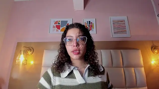 Snapshot of Dollar-girl chatting on January 13, 12:13 pm Dollar-girl online show from January 13, 12:13 pm