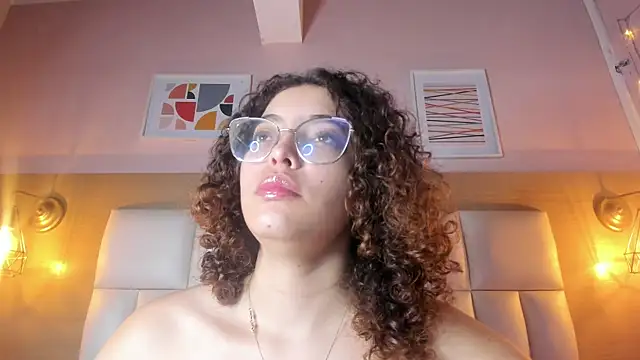 Snapshot of Dollar-girl chatting on January 15, 3:18 pm Dollar-girl online show from January 15, 3:18 pm