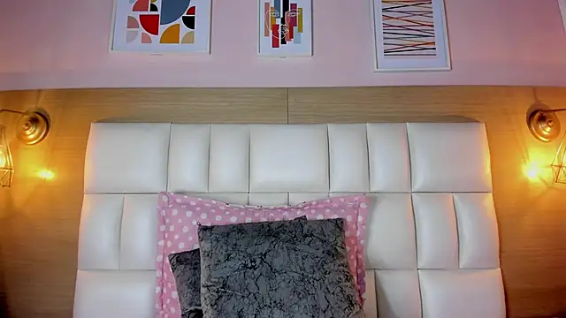Snapshot of Dollar-girl chatting on January 22, 4:12 pm Dollar-girl online show from January 22, 4:12 pm