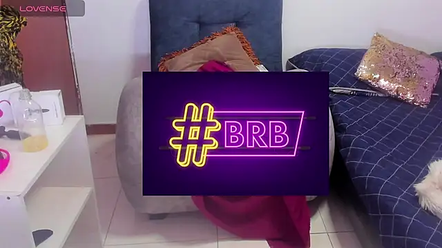 Snapshot of harly__queen chatting on December 2, 4:09 pm harly queen online show from December 2, 4:09 pm