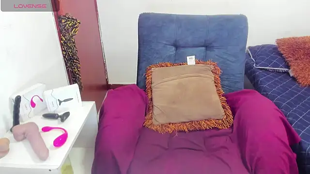 Snapshot of harly__queen chatting on December 7, 1:29 pm harly queen online show from December 7, 1:29 pm