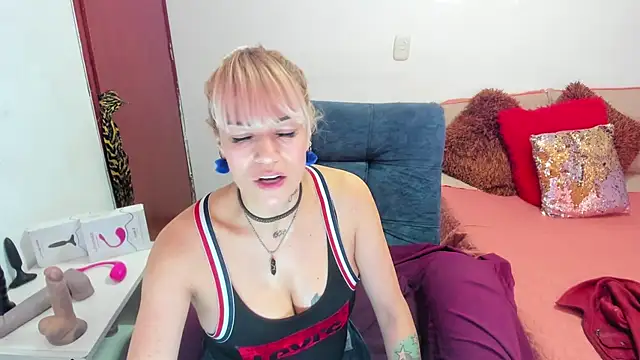 Snapshot of harly__queen chatting on January 9, 12:41 pm harly queen online show from January 9, 12:41 pm