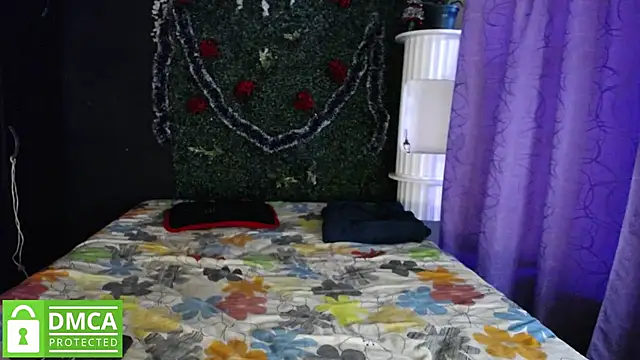 Snapshot of Mr_MrsCurie chatting on December 17, 10:49 pm Mr MrsCurie online show from December 17, 10:49 pm