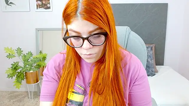 Snapshot of lucie_nicolls chatting on December 11, 8:18 pm lucie nicolls online show from December 11, 8:18 pm