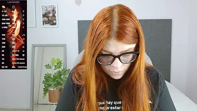 Snapshot of lucie_nicolls chatting on January 2, 7:51 pm lucie nicolls online show from January 2, 7:51 pm