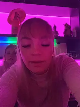 Snapshot of LizzyLush_ chatting on September 12, 12:00 am LizzyLush online show from September 12, 12:00 am