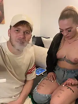 Snapshot of LizzyLush_ chatting on October 31, 2:12 am LizzyLush online show from October 31, 2:12 am