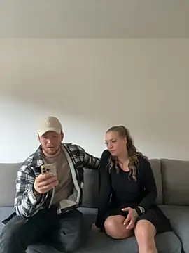 Snapshot of LizzyLush_ chatting on November 24, 1:44 pm LizzyLush online show from November 24, 1:44 pm