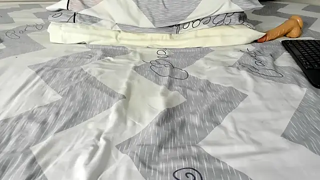 maybelline69 online show from October 26, 9:15 am