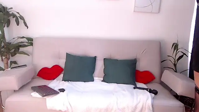 NicollColeman online show from November 20, 3:12 pm