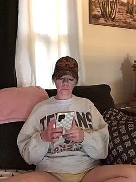 SidneyRaee online show from February 24, 5:00 pm