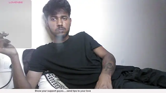 Snapshot of just_fucks chatting on October 25, 8:14 pm just fucks online show from October 25, 8:14 pm