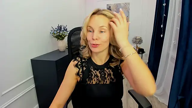 Snapshot of Sinty_Devis chatting on February 5, 4:28 am Sinty Devis online show from February 5, 4:28 am