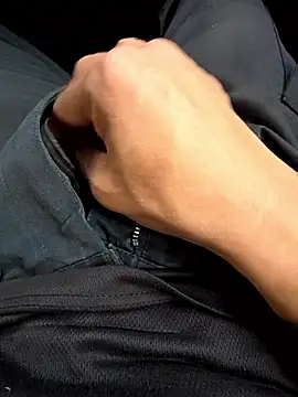 Snapshot of mjiyk1130 chatting on February 6, 8:18 am mjiyk1130 online show from February 6, 8:18 am